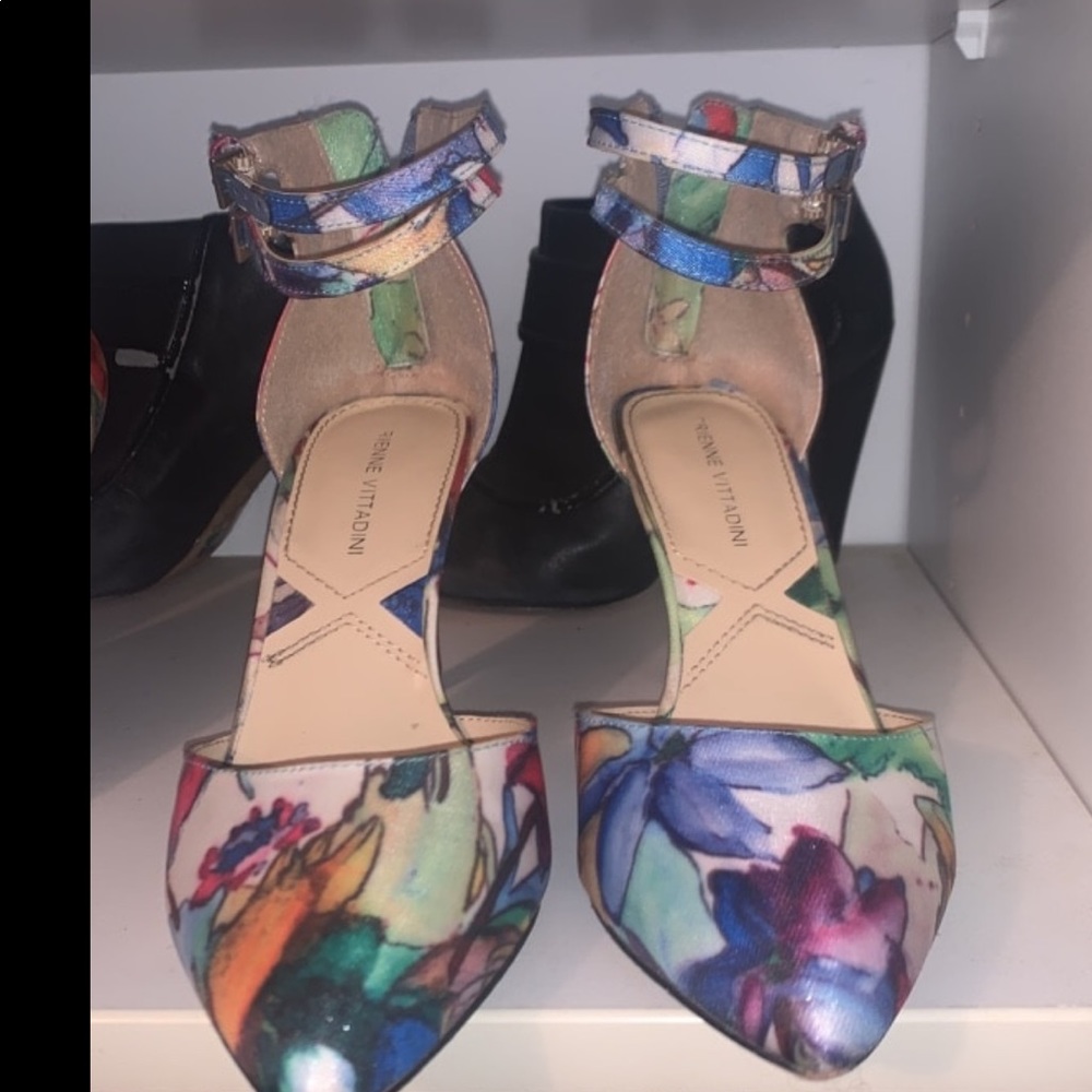 Adrienne Vittadini Size 7 1/2. Multicolored Heels.
